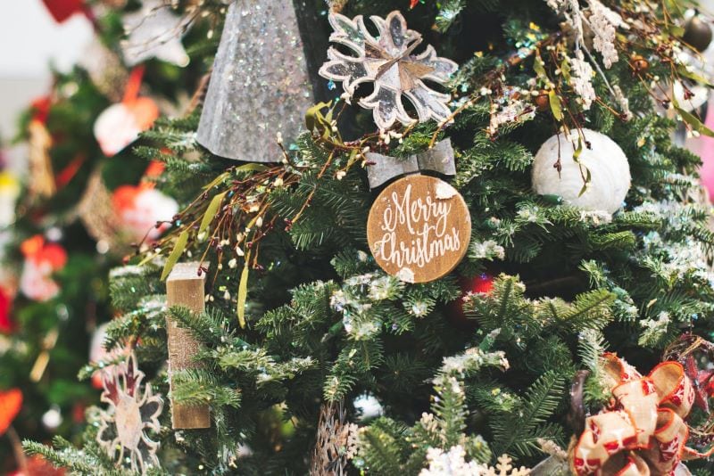 8 Foot Artificial Christmas Trees: DIY Stars Make Awesome Decor