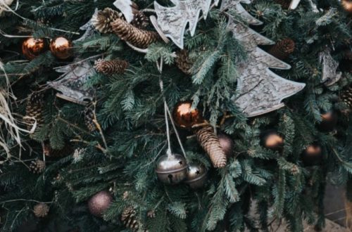 Create Lasting Memories by Decorating With Long-Lasting Artificial Christmas Wreaths and Garlands